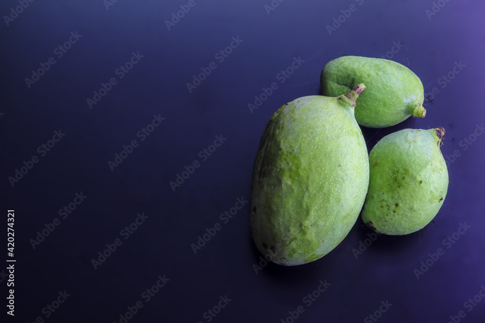 Obraz premium green mangoes