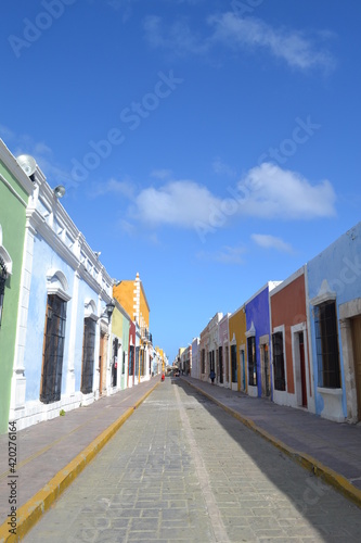 Fototapeta Naklejka Na Ścianę i Meble -  Le joli village coloré Campeche