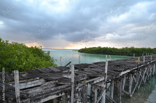 Fotografia pont cassé de l'île de Pablo Escobar