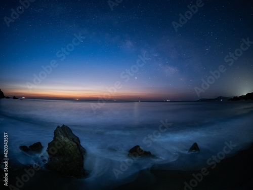 夜明け前の星空 © mazuya_tm