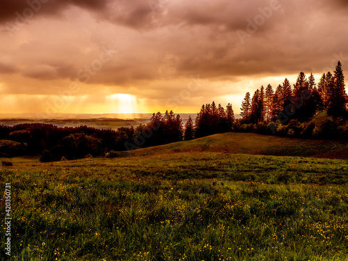Der Sonnenuntergang auf dem Auerberg in Bernbeuren kurz vor einem Sommergewitter photo