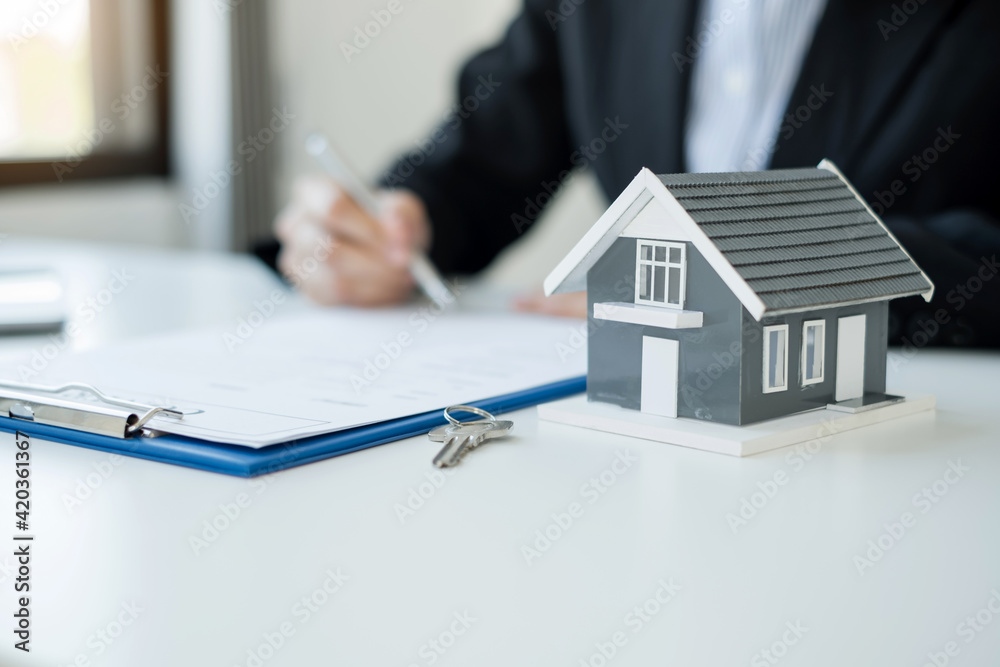 agents working in real estate investment and home insurance signing contracts in accordance with the home buying insurance agreements approving purchases for clients agents working in real estate investment and home insurance signing contracts in accordance with the home buying insurance agreements approving purchases for clients