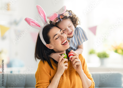 Canvas Print Family celebrating Easter