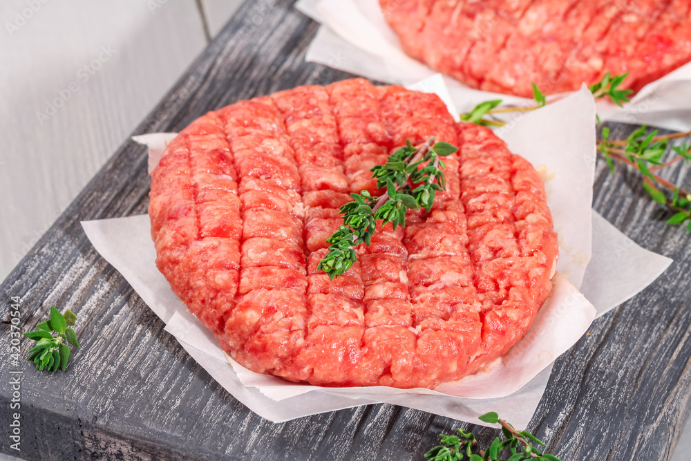 Raw minced beef patties for burgers. Raw meat for hamburgers. Beef cutlets. Raw minced beef patties for burgers. Raw meat for hamburgers. Beef cutlets.