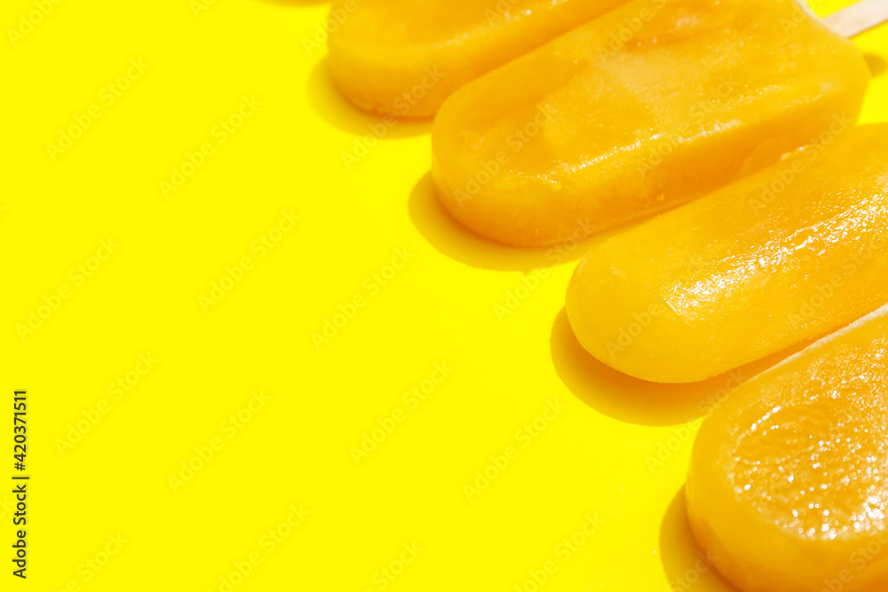Tasty mango ice cream on color background - obrazy, fototapety, plakaty 
