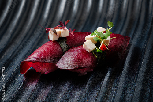 Obraz na płótnie nigiri with beetroot and micro greens