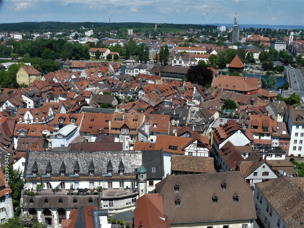 Blick vom Münsterturm auf die Altstadtdächer von Konstanz am Bodensee