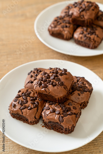 dark chocolate brownies topped by chocolate chips