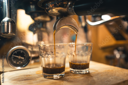 Fotografía Make coffee from the machine at home.