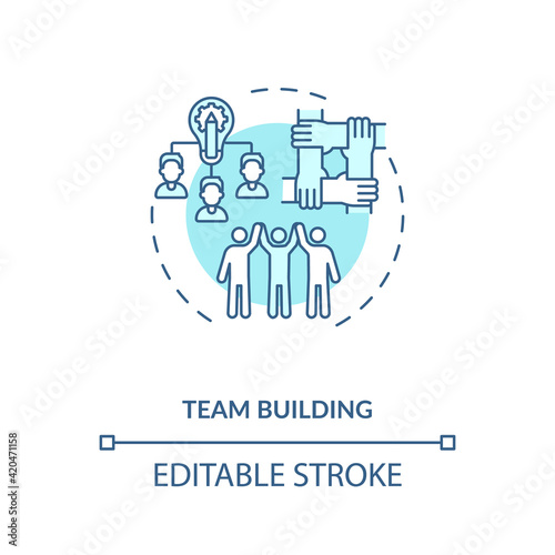 Team building concept icon. Motivating employees for best work idea thin line illustration. Teamwork and activities. Coaching. Vector isolated outline RGB color drawing. Editable stroke