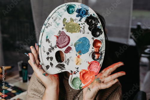 hands with a palette 