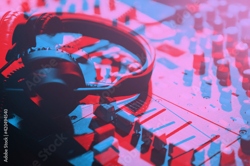 Tableau sur toile Professional dj headphones edited with 3d stereo effect