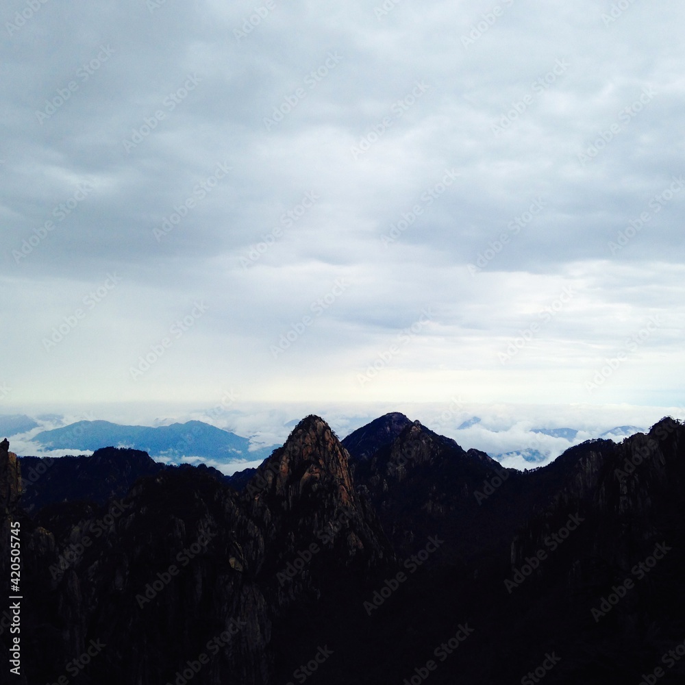 Obraz premium China Mount HuangShan - April, 2015: Natural scenery, sunsets, peculiarly-shaped granite peaks, Huangshan pine trees and views of the clouds from above. Photo taken in Yellow Mountain (UNESCO).