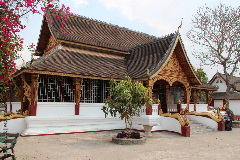buddhist temple (wat manorom) in luang prabang (laos)
