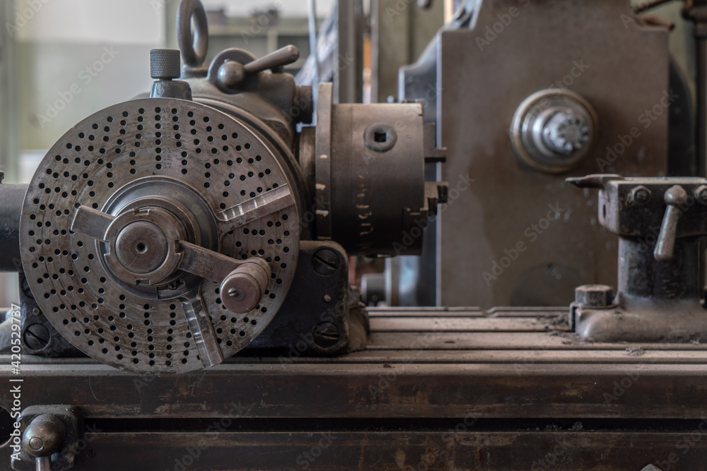 Drehbank in einer historischen Werkstatt Drehbank in einer historischen Werkstatt
