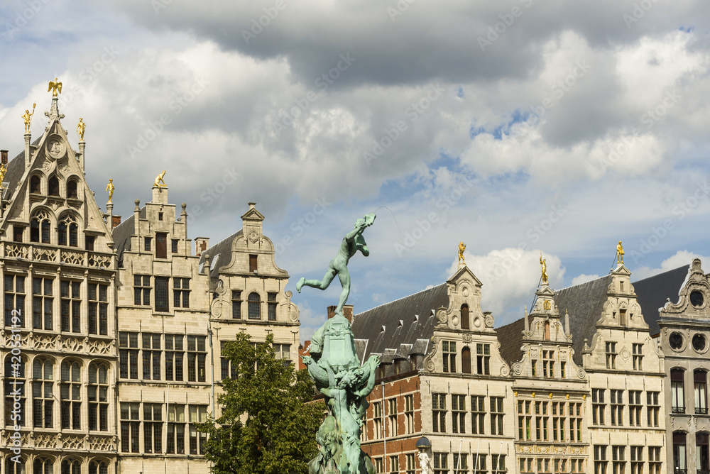 Guildhouses at the Grote Markt and Statue of Brabo and the 