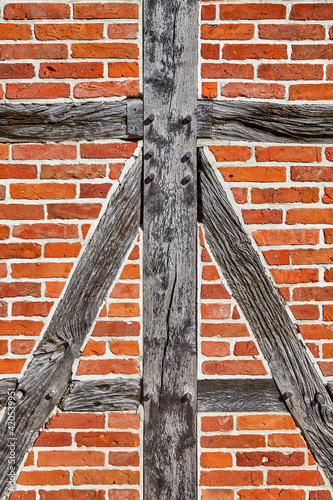 Detail eines alten norddeutschen Bauernhauses in Niedersachsen. (Zweiständerhaus) photo