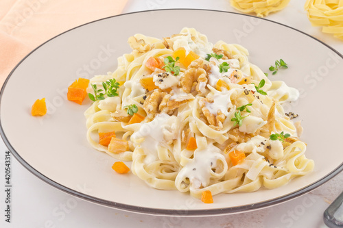 Tagliatelle pasta with walnuts and gorgonzola cheese sauce series picture 03
