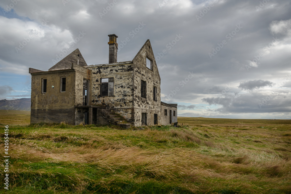 Fototapeta premium abandoned farm house