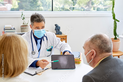 A doctor with his patient photo