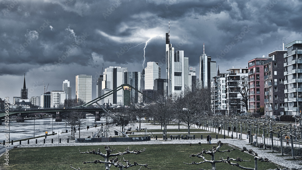 Frankfurt am Main bei Gewitter