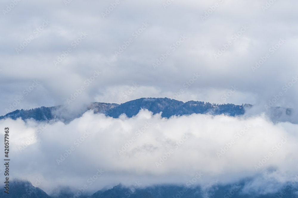 Fototapeta premium 山と雲