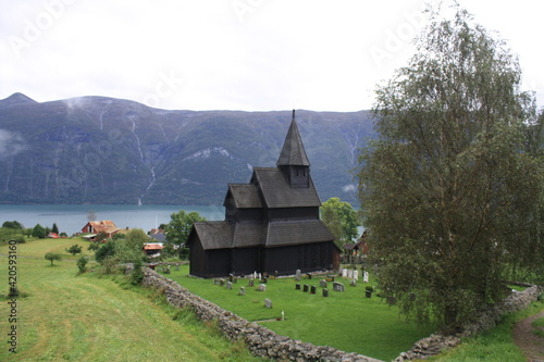 Fototapeta Naklejka Na Ścianę i Meble -  Iglesia de Urnes, las más antigua de Noruega.