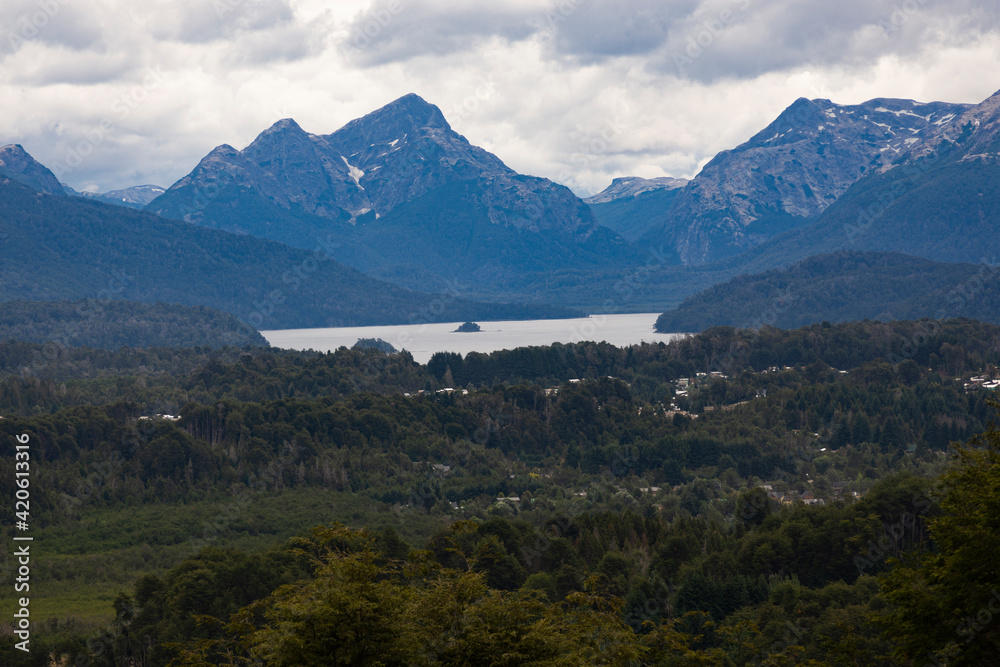 Fototapeta premium lake and mountains