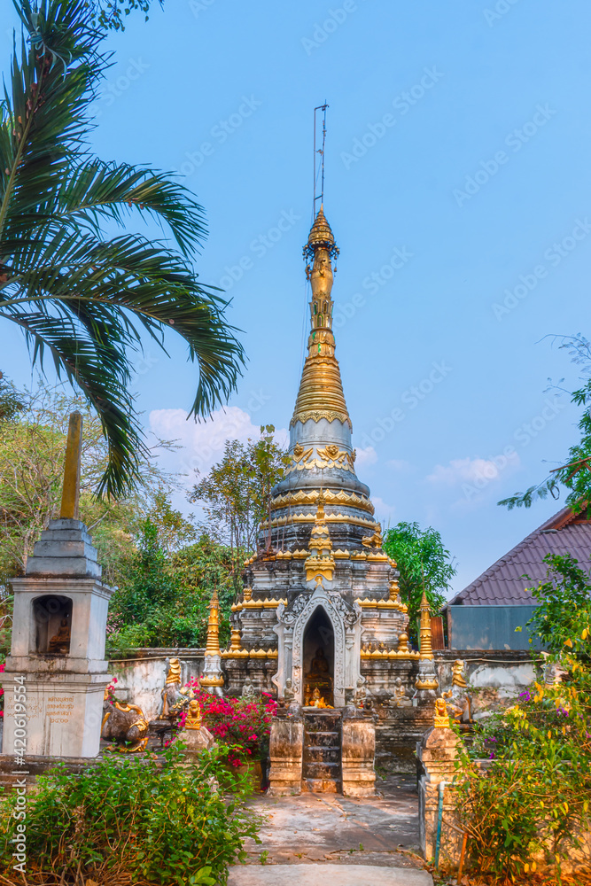 Naklejka premium Sri Rong Muang temple is Buddhist temple in Lampang province of Thailand.