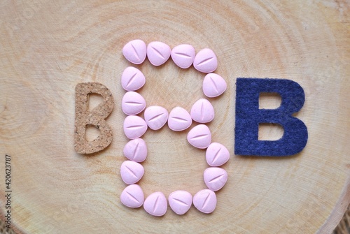 Vitamin B complex consists of 8 types of vitamin B B1 thiamine B2 riboflavin B3 niacin B5 pantothenic acid  B6 Pyridoxine ,  B7 biotin , B9  Folic, B12  Cobalamin,