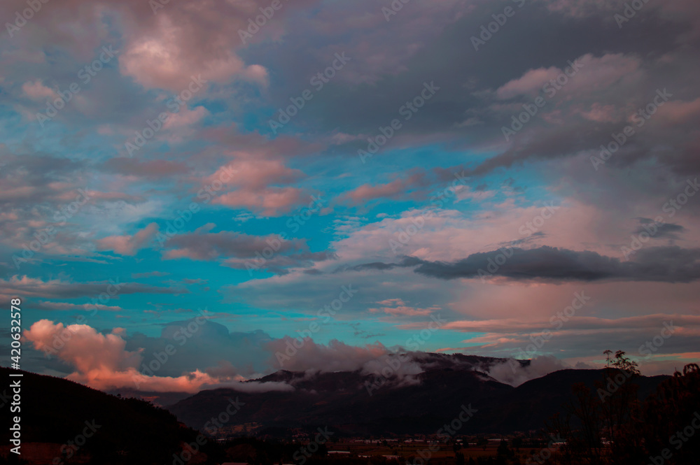 Obraz premium sunset in the mountains