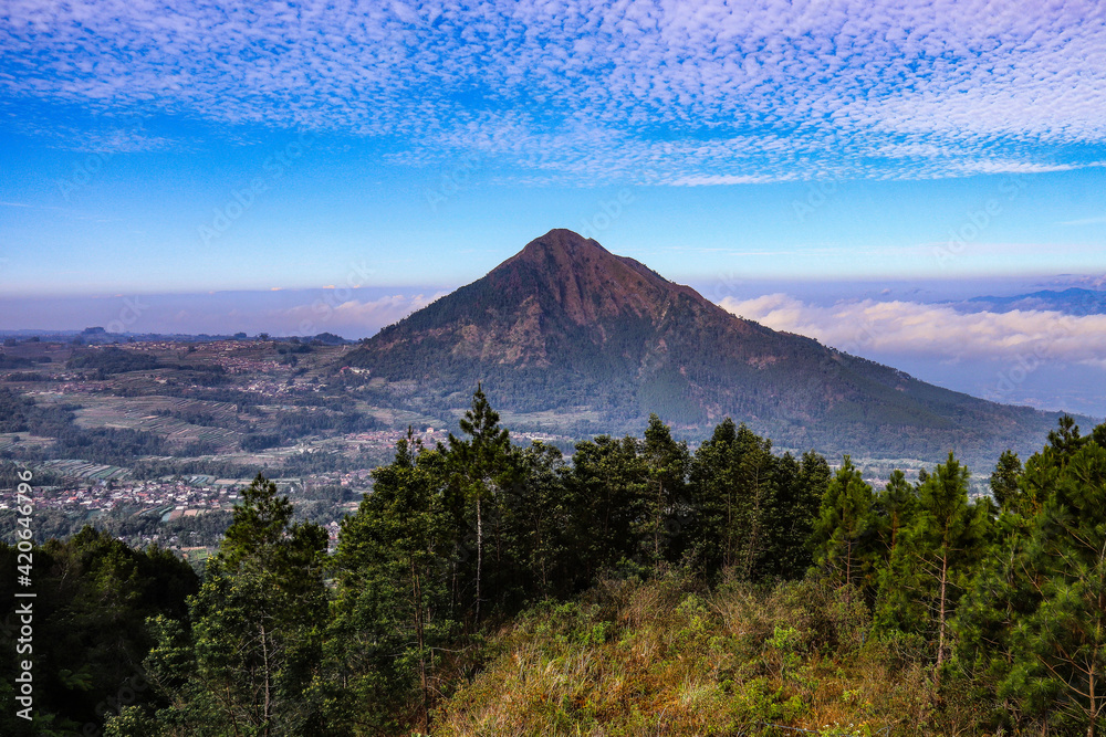 Fototapeta premium Andong mountain taken from Telomoyo mountain