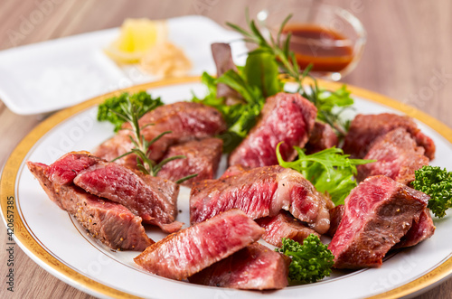 高級牛肉ステーキ 7種類の部位の食べ比べコース