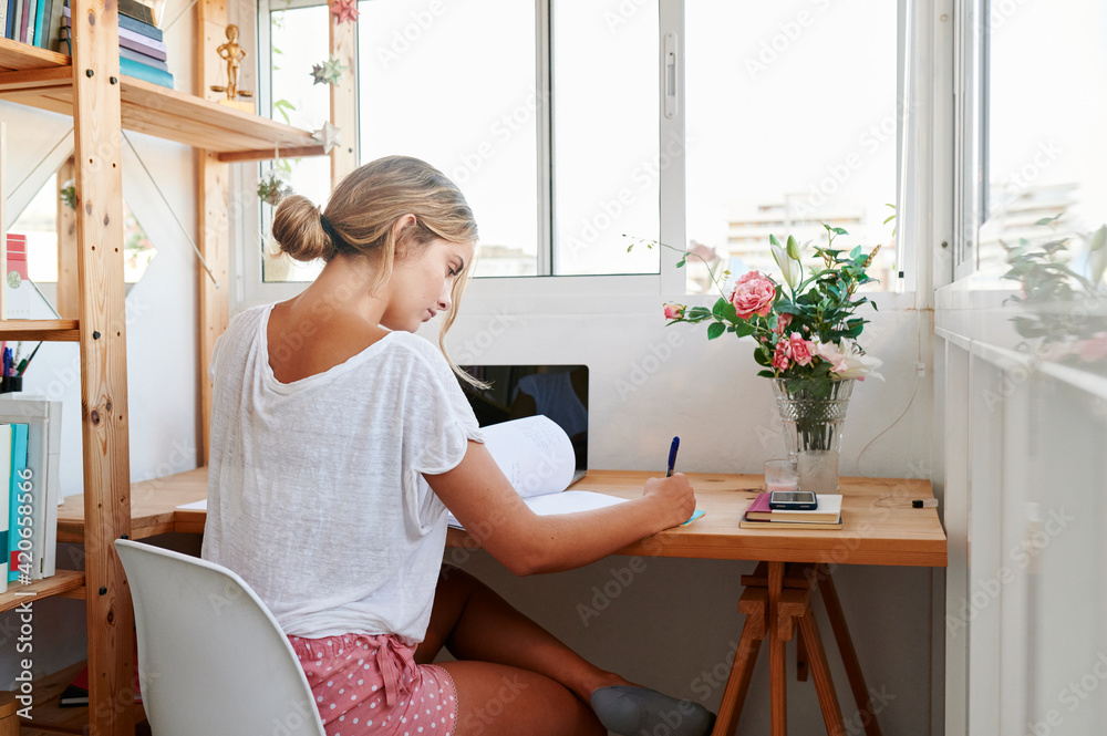 © Ivan Gener/Stocksy - Young woman studying in her dorm room