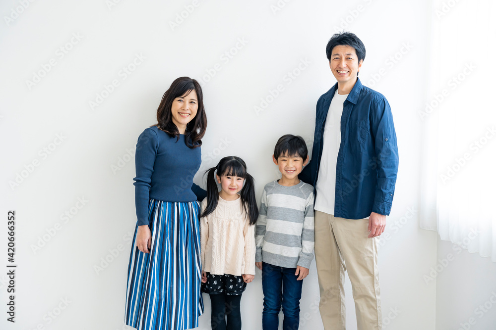 日本人4人家族ポートレート 日本人4人家族ポートレート