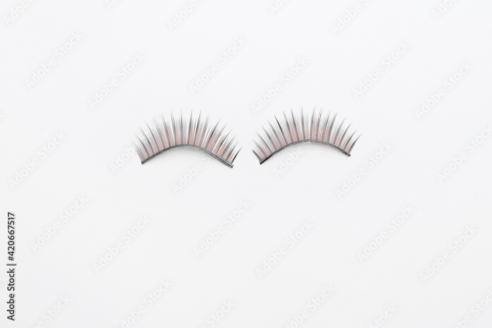 Obraz premium False eyelashes on white background