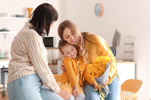 Young woman, her little dau...