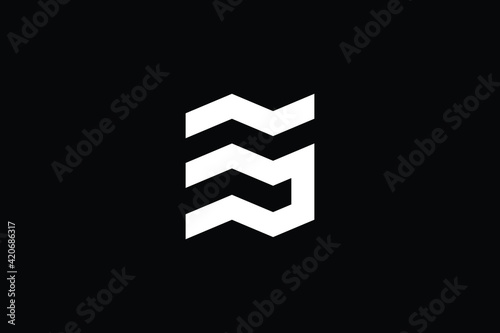 ES logo letter design on luxury background. SE logo monogram initials letter concept. ES icon logo design. SE elegant and Professional letter icon design on black background. E S SE ES
