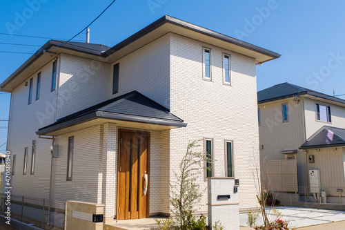 青空とモデルハウス　新興住宅地　住宅地イメージ