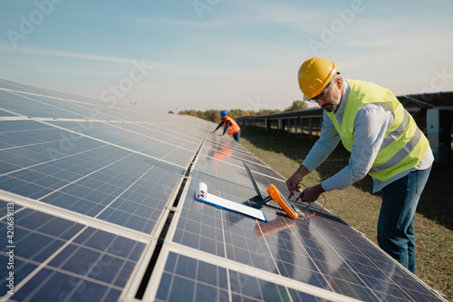 Controlling the Solar Panel
