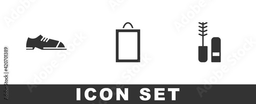 Set Men shoes, Picture and Mascara brush icon. Vector