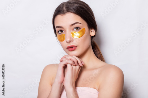 Leinwand Poster Woman Beauty Face With Mask Under Eyes