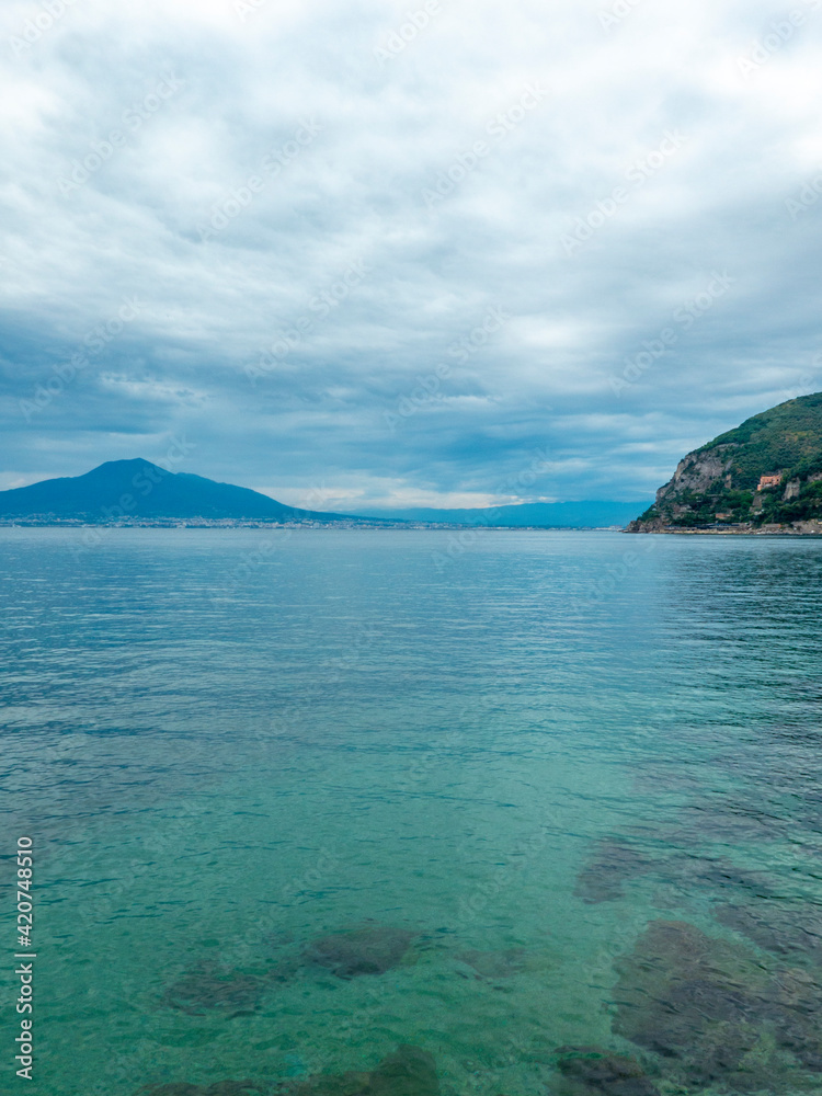 Spiaggia di Vico Equense in Penisola Sorrentina con vista sul Vesuvio Spiaggia di Vico Equense in Penisola Sorrentina con vista sul Vesuvio