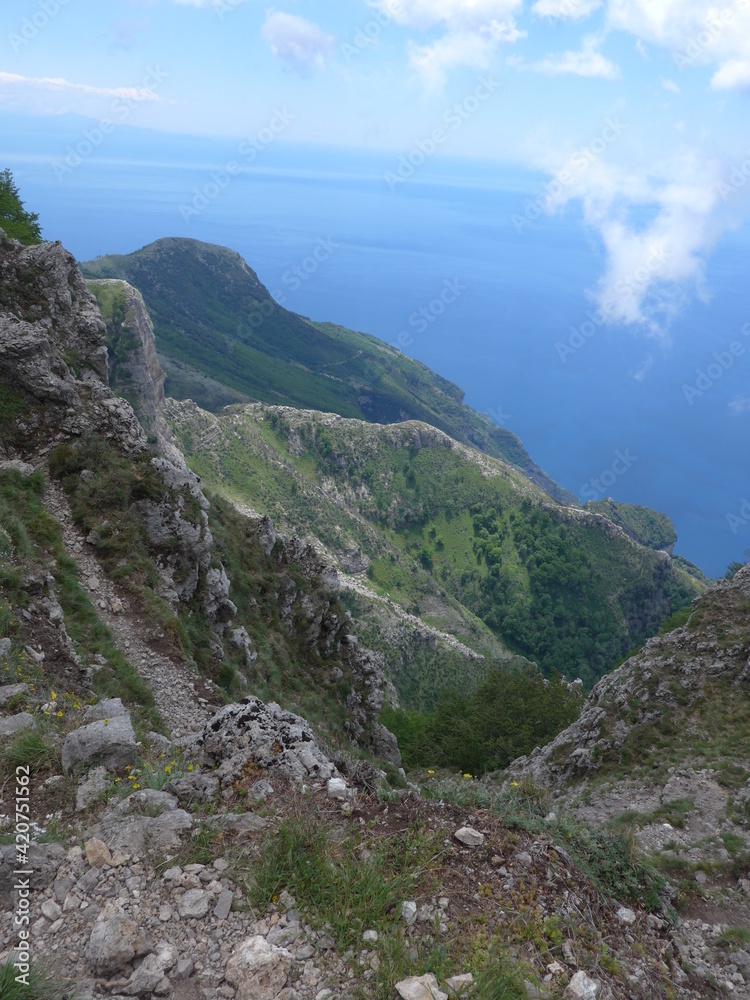 Passeggiata e Trekking all'aria aperta sul Monte Faito in Costiera Sorrentina Passeggiata e Trekking all'aria aperta sul Monte Faito in Costiera Sorrentina