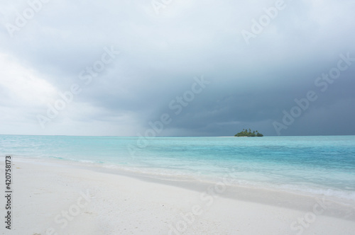 Tropical island with palm trees. empty space with beautiful turquoise lagoon and cloudy sky. 
