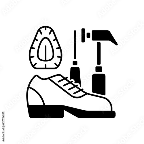 Shoe repair and reconditioning black linear icon. Professional shoemaker workshop. Fix boots. Clothing alteration and repair services. Outline symbol on white space. Vector isolated illustration