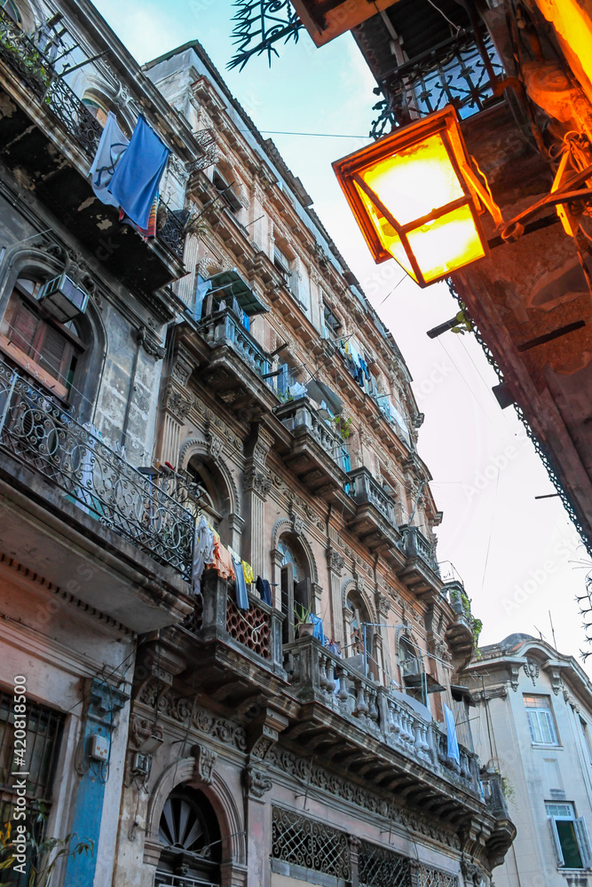 Rue de la Havane à la tombée de la nuit, Cuba