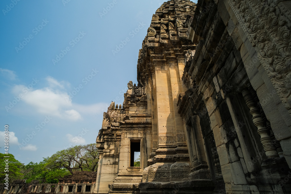Naklejka premium Ancient old sculptures Called Phimai Castle A castle that was built thousands of years There are locations in Nakhon Ratchasima, Thailand.