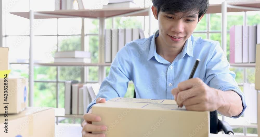 Asian businessmen prepare to deliver parcels to customers, SME, Freelance, Online business.