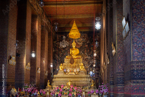 Bangkok. Thailand. Wat Pho, with few tourists in the Buddhist temple complex, which is also known as the Temple of the Reclining Buddha.  © Fabricio Rezende